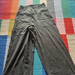 Size 12 🌿 Wide legged Align pants 🌿 LULULEMON